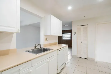2001 Sw Roma Way Boynton Beach FL 33426