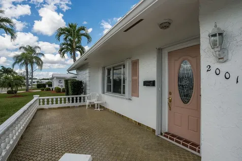 2001 Sw Roma Way Boynton Beach FL 33426