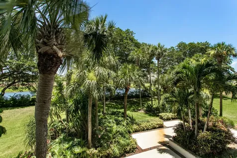 2480 Presidential Way West Palm Beach FL 33401