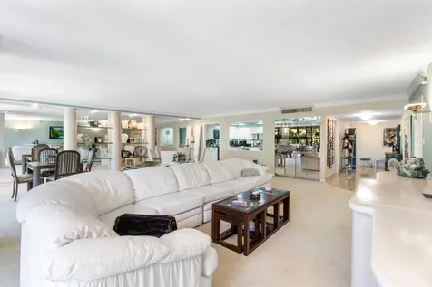 2480 Presidential Way West Palm Beach FL 33401