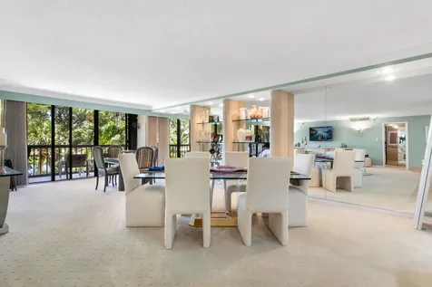 2480 Presidential Way West Palm Beach FL 33401