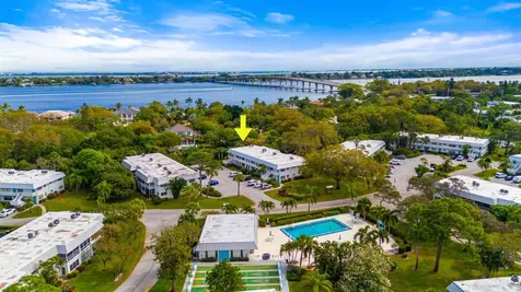 2929 Se Ocean Boulevard Stuart FL 34996