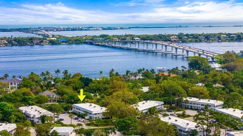 2929 Se Ocean Boulevard Stuart FL 34996