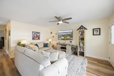 2929 Se Ocean Boulevard Stuart FL 34996