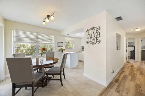 2929 Se Ocean Boulevard Stuart FL 34996