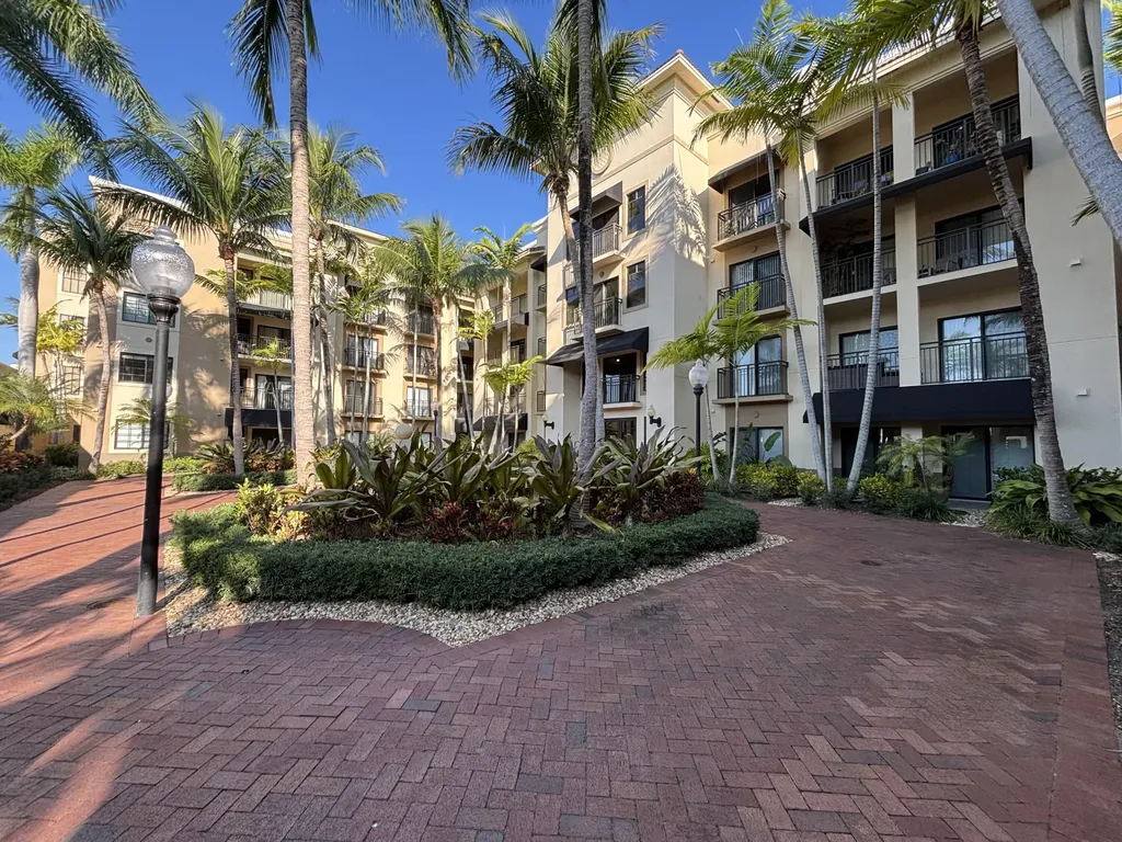 4905 Midtown Lane Palm Beach Gardens FL 33418