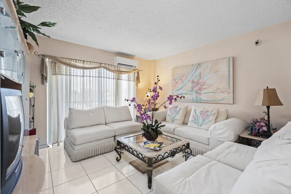 4174 Inverrary Drive Lauderhill FL 33319
