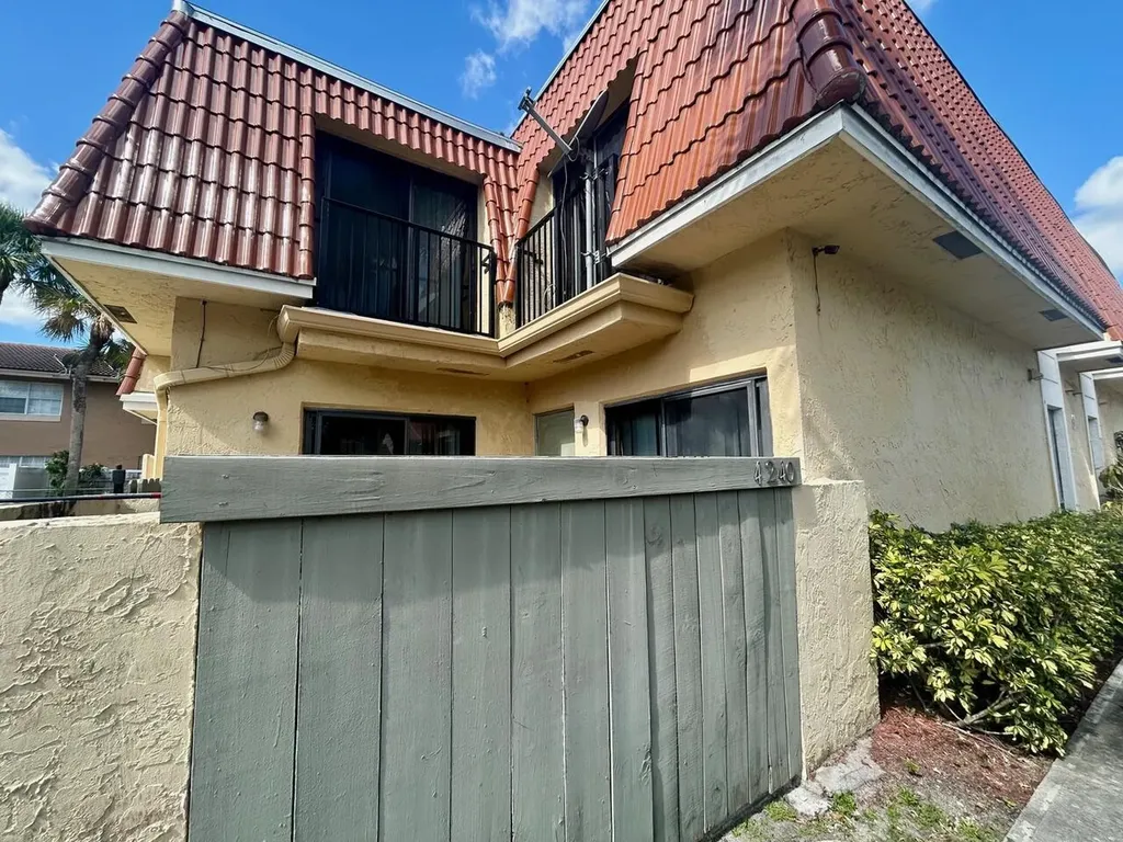 4240 Nw 114th Terrace Coral Springs FL 33065