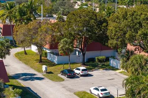 1422 Oxford Lane Boynton Beach FL 33426