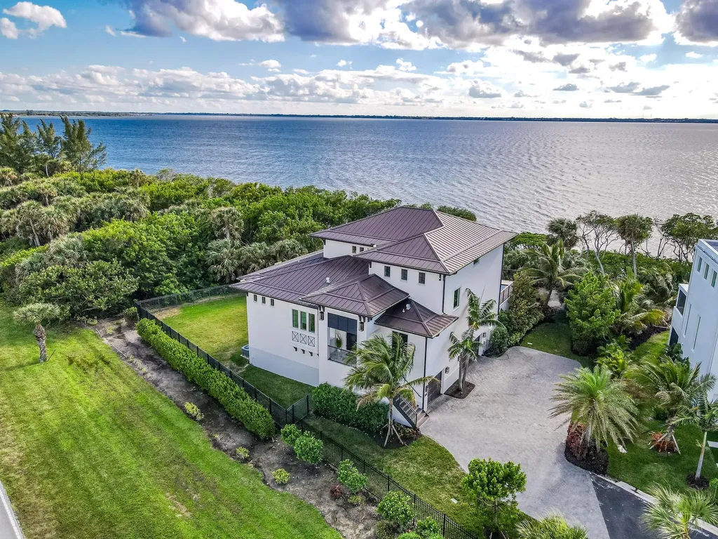 7683 Pelican Pointe Drive Jensen Beach FL 34957