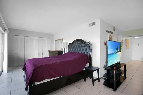 300 Waterway Drive Lantana FL 33462