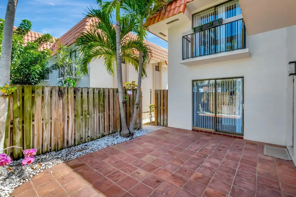 1251 S Federal Highway Boca Raton FL 33432