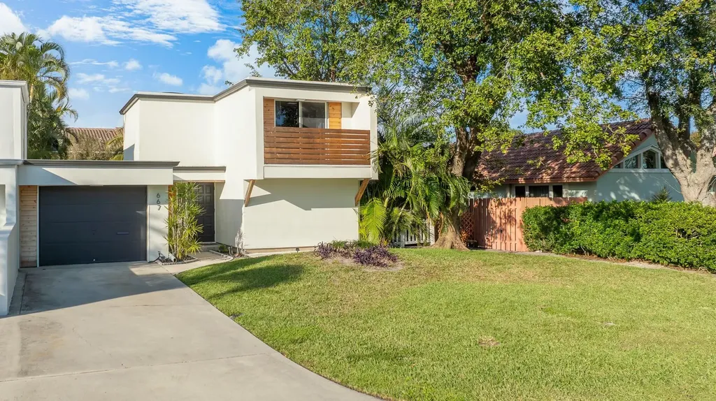 667 Forsyth Street Boca Raton FL 33487