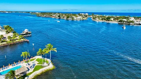 732 Ne 12th Terrace Boynton Beach FL 33435