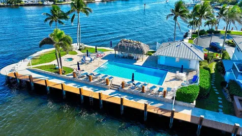 732 Ne 12th Terrace Boynton Beach FL 33435