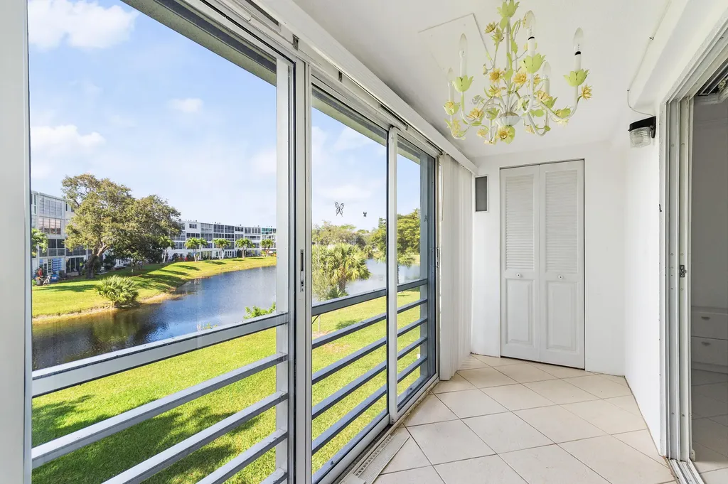 97 Oakridge H Deerfield Beach FL 33442