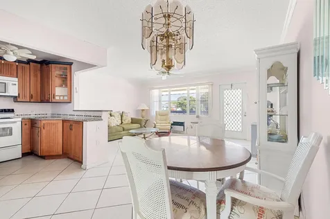 97 Oakridge H Deerfield Beach FL 33442