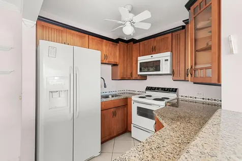 97 Oakridge H Deerfield Beach FL 33442