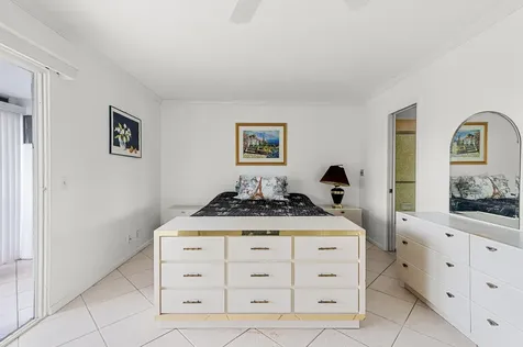 97 Oakridge H Deerfield Beach FL 33442