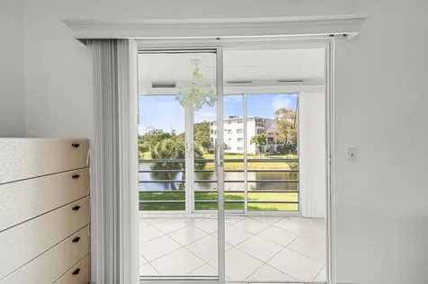 97 Oakridge H Deerfield Beach FL 33442