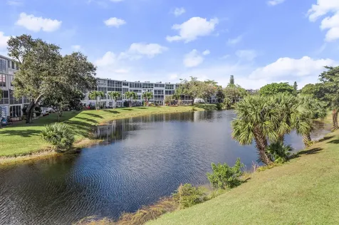 97 Oakridge H Deerfield Beach FL 33442