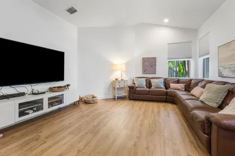 6601 Nw 25th Avenue Boca Raton FL 33496