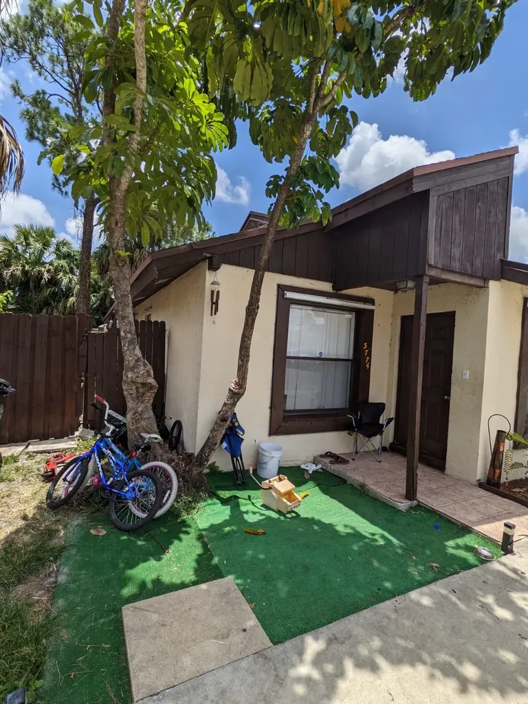 3774 Mil Stream Court Greenacres FL 33463