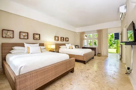 12 Bahia Minitas Casa de Campo DR 22000