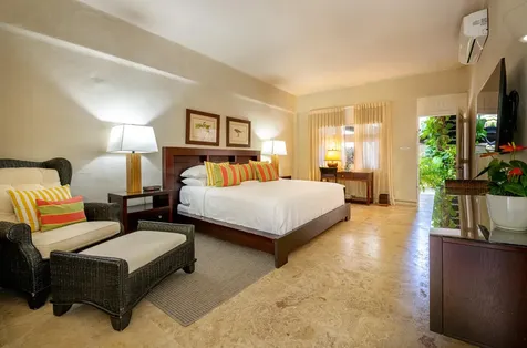 12 Bahia Minitas Casa de Campo DR 22000