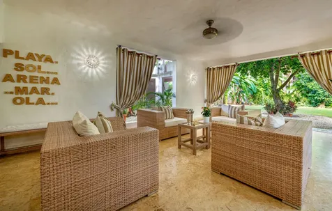 12 Bahia Minitas Casa de Campo DR 22000