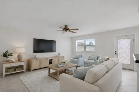 228 Brittany E Delray Beach FL 33446