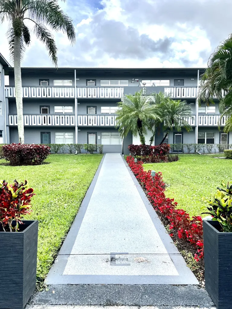 209 Suffolk E Boca Raton FL 33434