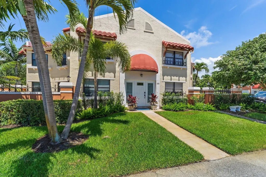15 Uno Lago Drive Juno Beach FL 33408