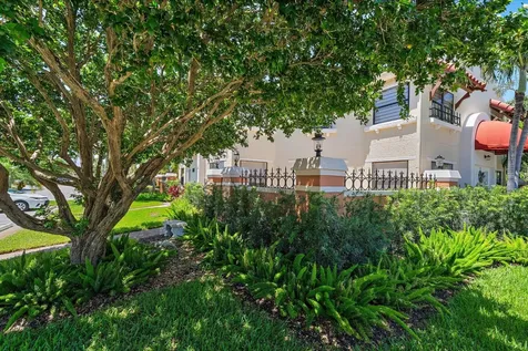15 Uno Lago Drive Juno Beach FL 33408