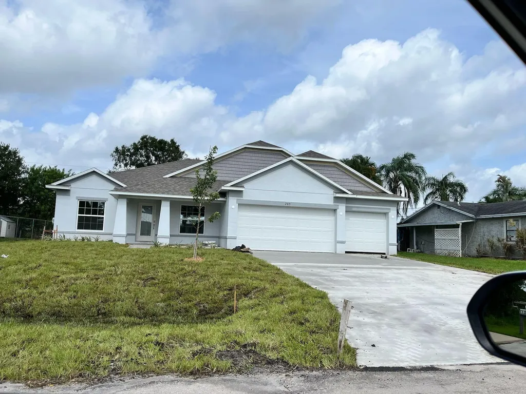 209 Sw Christmas Terrace Port Saint Lucie FL 34984