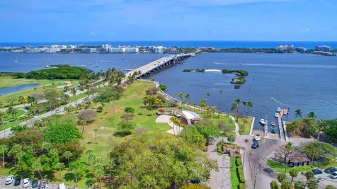 323 S E Street Lake Worth Beach FL 33460