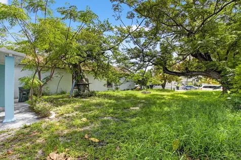 323 S E Street Lake Worth Beach FL 33460