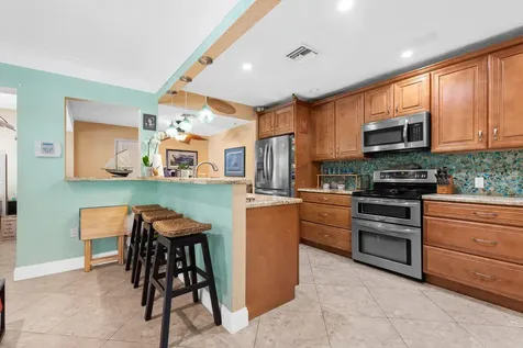 1098 Sw 2nd Street Boca Raton FL 33486