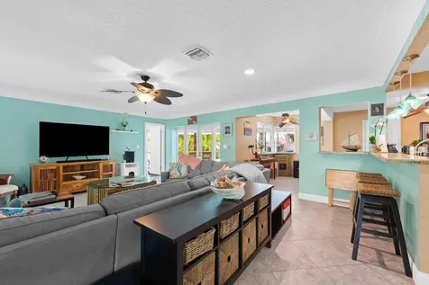 1098 Sw 2nd Street Boca Raton FL 33486