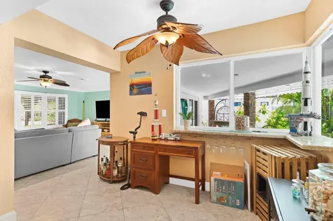 1098 Sw 2nd Street Boca Raton FL 33486