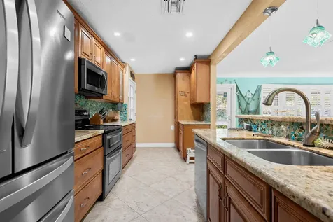 1098 Sw 2nd Street Boca Raton FL 33486