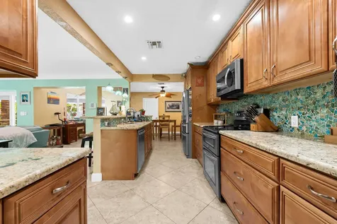 1098 Sw 2nd Street Boca Raton FL 33486