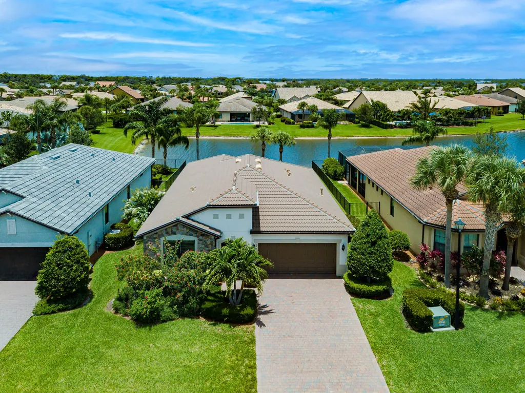 649 Se Monteiro Drive Port Saint Lucie FL 34984