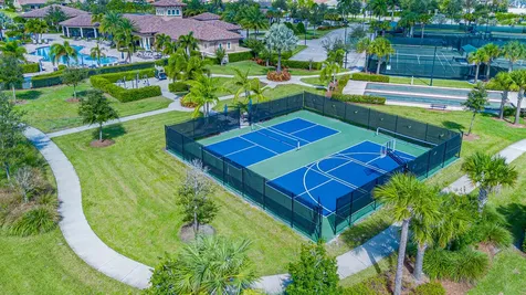 649 Se Monteiro Drive Port Saint Lucie FL 34984