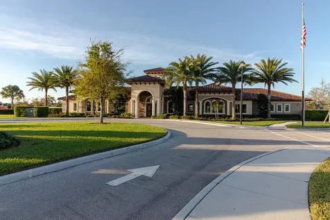 649 Se Monteiro Drive Port Saint Lucie FL 34984