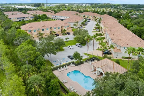 524 Sw Glen Crest Way Stuart FL 34997