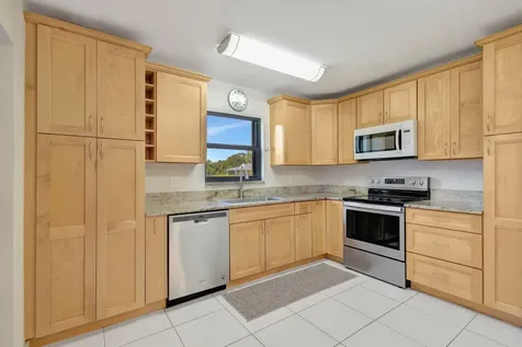 3209 S Lakeview Circle Hutchinson Island FL 34949
