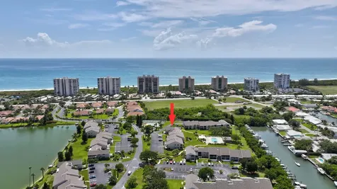 3209 S Lakeview Circle Hutchinson Island FL 34949