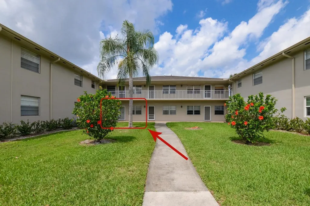 8 Lake Vista Trail Port Saint Lucie FL 34952