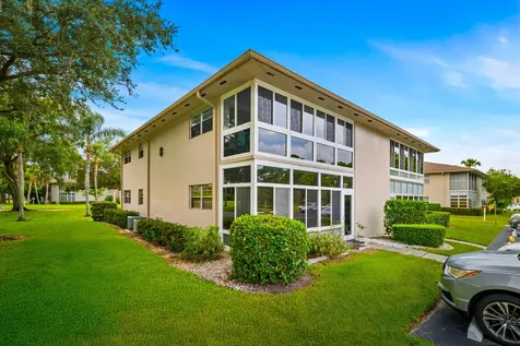 8 Lake Vista Trail Port Saint Lucie FL 34952